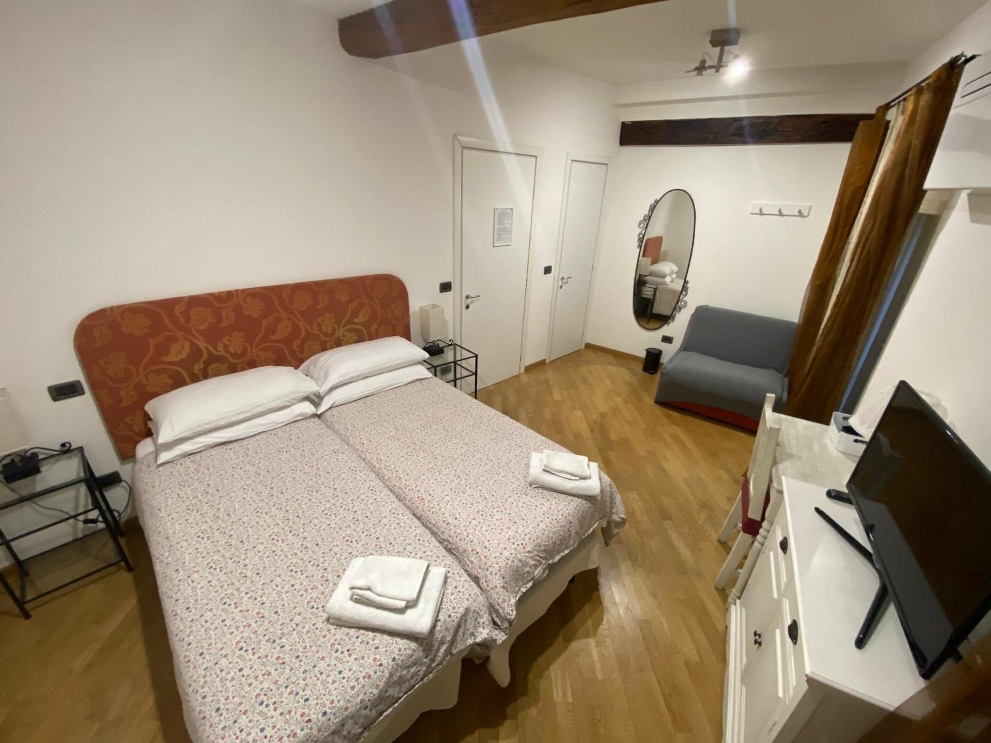 B&B And Home La Piazzetta Della Pioggia — Foto 1